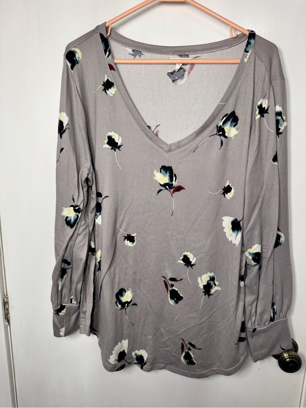 Maurices Gray Floral V-Neck Long Sleeve Top